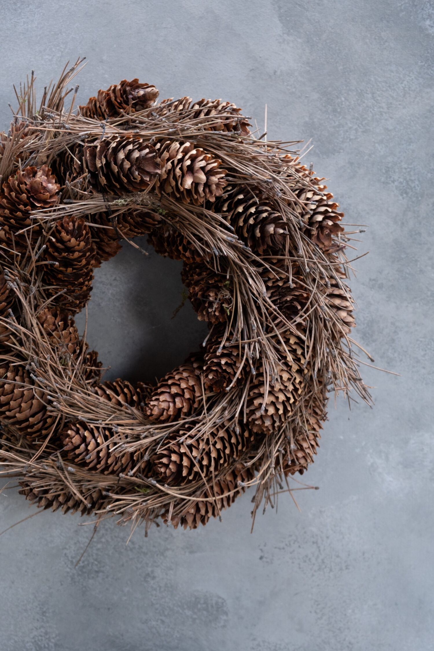 Wreath spruce cones, pineneedles