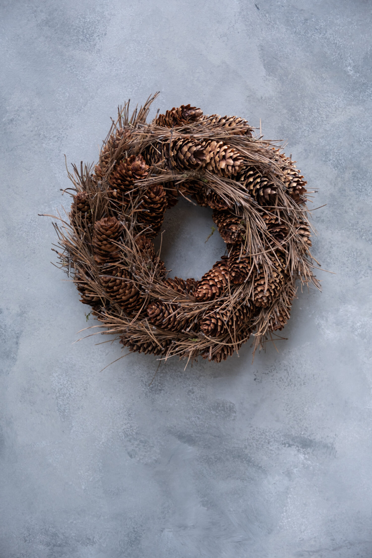 Wreath spruce cones, pineneedles