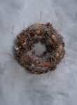 Wreath grey moss mix pine, twigs